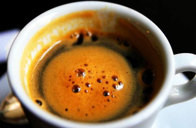 Nu o mai arunca! Cum NU stiai ca se poate refolosi cafeaua nebauta