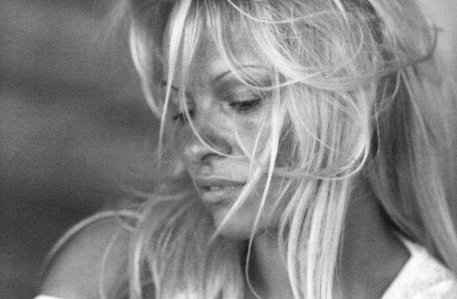 Pamela Anderson DIVORTEAZA pentru a treia oara
