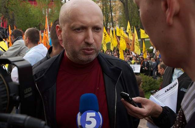 Oleksandr Turcinov: Marea Britanie va livra 75 de vehicule blindate Ucrainei