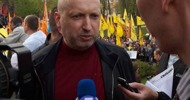 Turcinov: Marea Britanie va livra 75 de vehicule blindate Ucrainei