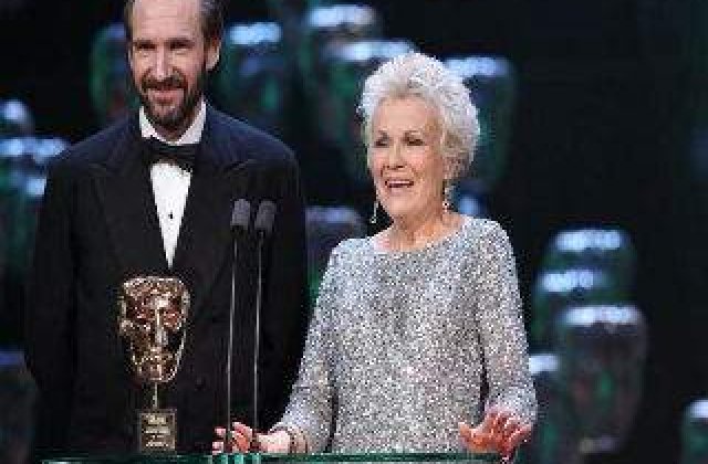 Julie Walters sufera de pierderi de memorie