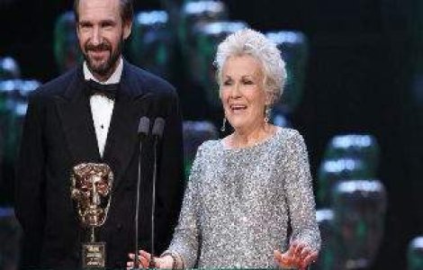 Julie Walters sufera de pierderi de memorie