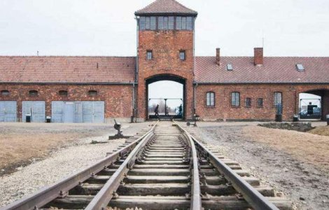 O drona a zburat deasupra Auschwitzului. Imaginile sunt coplesitoare