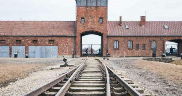 O drona a zburat deasupra Auschwitzului. Imaginile sunt coplesitoare