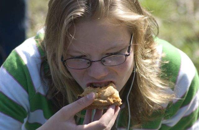 De EVITAT in diete! Opt alimente care PROVOACA foame