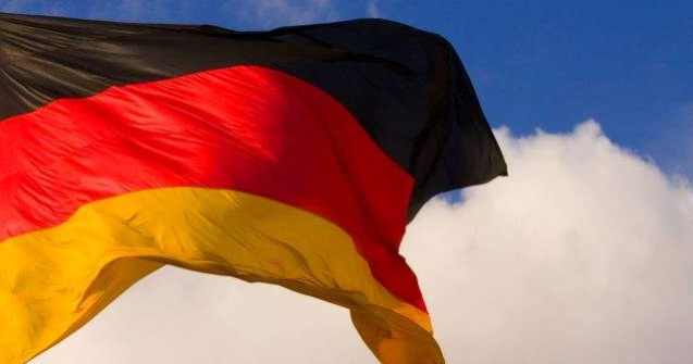 Prima expozitie a unor corpuri umane disecate si plastifiate, deschisa