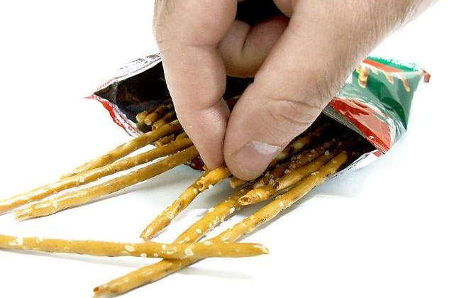 Simti MEREU nevoia sa rontai ceva? Motivele ASCUNSE ale senzatiei permanente de foame