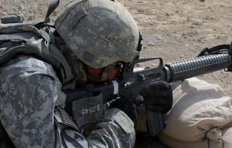 Sase state NATO isi reduc cheltuielile militare in 2015