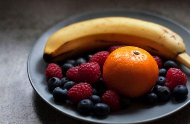 Sunt delicioase, IDEALE in orice dieta si mai au ceva! Calitatile ASCUNSE ale sucurilor din fructe