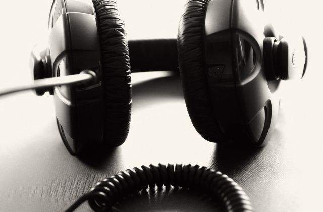 OMS: Oamenii ar trebui sa limiteze ascultatul de muzica la o ora pe zi