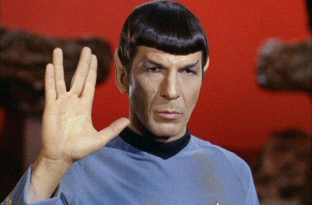 [FOTO] Salutul vulcanian cu Terra in fundal, omagiul unui astronaut pentru Leonard Nimoy