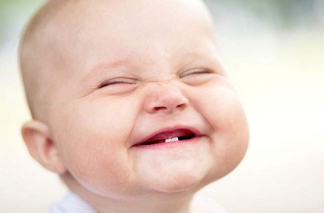 [VIDEO] Dovada ca rasul este contagios. Poti urmari acest clip fara sa zambesti macar?