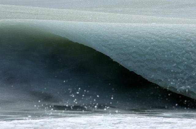 [FOTO] Imagini captivante: Cum arata valurile oceanului inghetate