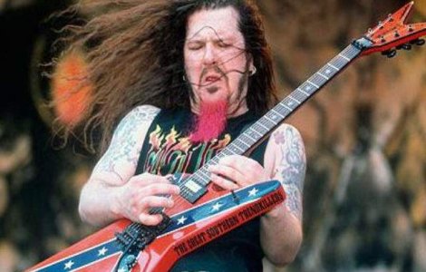 Mormantul unui fost membru al trupei Pantera, vandalizat recent