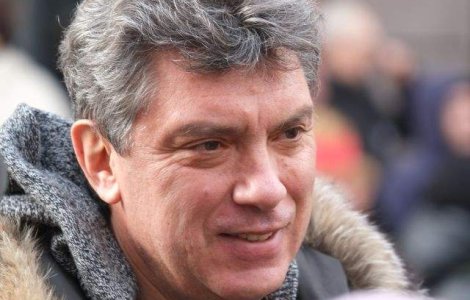 Moscova: Mii de persoane ii aduc un ultim omagiu lui Boris Nemtov
