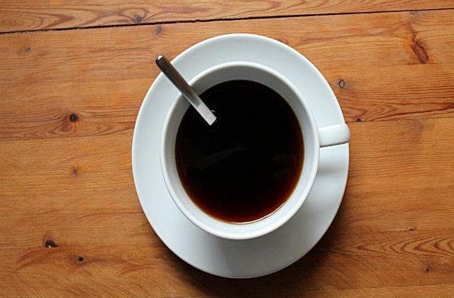 Studiu: Cei care beau cafea in mod regulat au artere mai curate