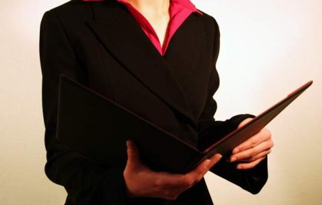 Motivul pentru care multe romance aleg cariera in locul cresterii copiilor