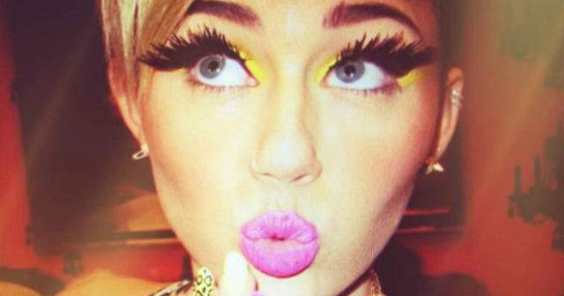 Miley Cyrus pune punct zvonurilor despre sarcina cu o poza epica