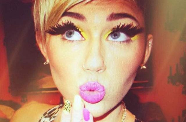 [FOTO] Miley Cyrus pune punct zvonurilor despre sarcina cu o poza epica