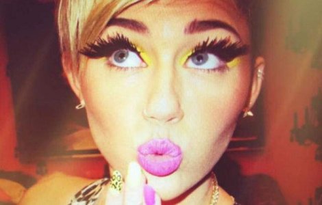 Miley Cyrus pune punct zvonurilor despre sarcina cu o poza epica