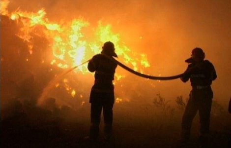 Bucuresti: O femeie a murit in propria locuinta in urma unui incendiu