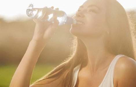  Top  Controlul caloriilor si ten sanatos: 10 motive sa bei mai multa apa