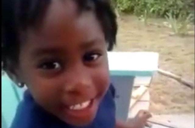 [VIDEO] Cum reactioneaza o fetita atunci cand colegul ii spune ca este urata