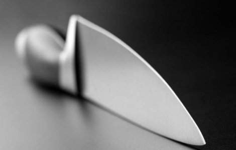  Video  Ce se intampla cand bagi cutitul in bateria telefonului