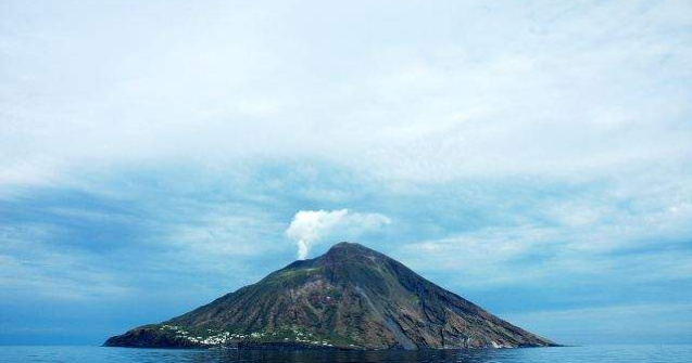  Top  MINUNILE naturii! Cei mai INTERESANTI vulcani din lume