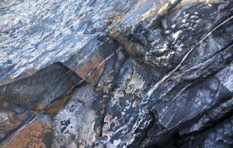 Cluj: Varsta rocilor din Romania, stabilita cu o microsonda electroni