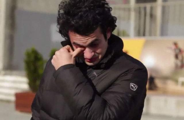 [VIDEO] Au invatat limbajul semnelor pentru a-si surprinde vecinul surdomut