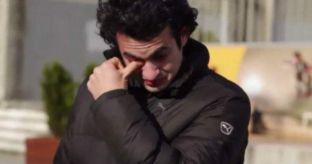 Au invatat limbajul semnelor pentru a-si surprinde vecinul surdomut