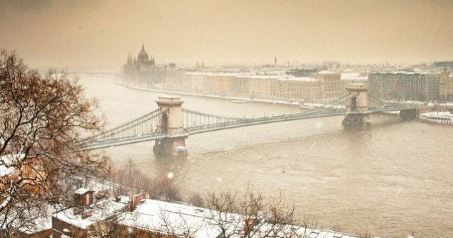  Foto  Ploaia de gheata din Budapesta, surprinsa in imagini fermecatoare