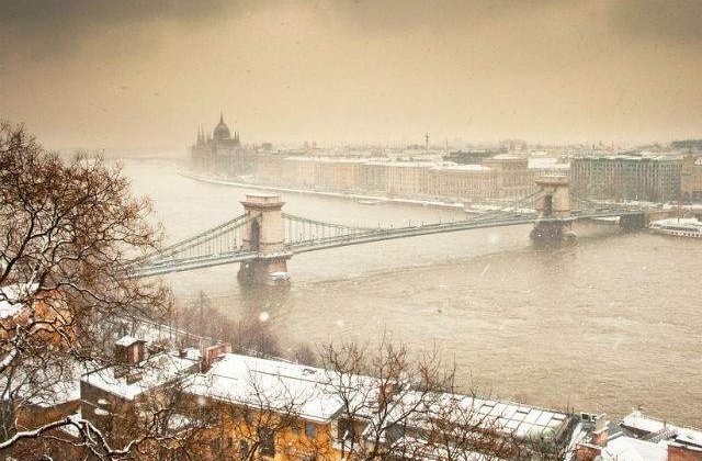 [FOTO] Ploaia de gheata din Budapesta, surprinsa in imagini fermecatoare