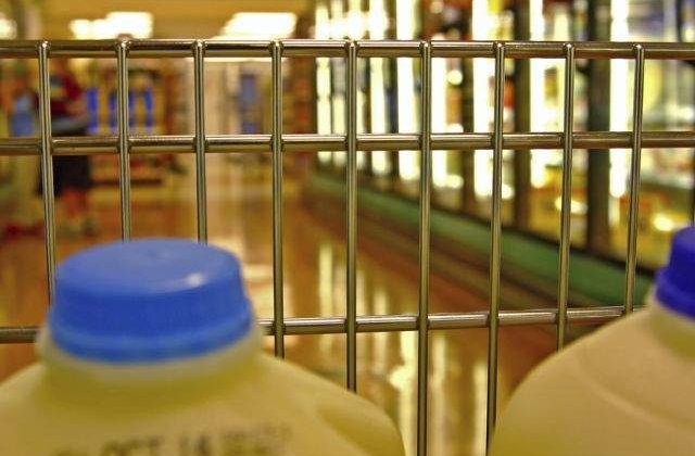 Nu le ARUNCA! Opt alimente care pot fi consumate si DUPA data expirarii