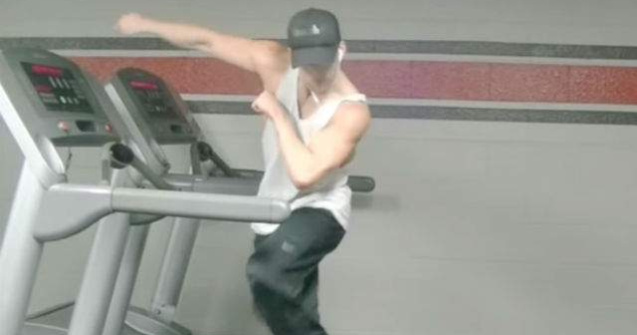 Ne-a lasat fara cuvinte. Cum danseaza un barbat pe banda de alergat