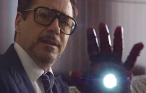  Video  Un baietel a primit un brat bionic de la "Iron Man"