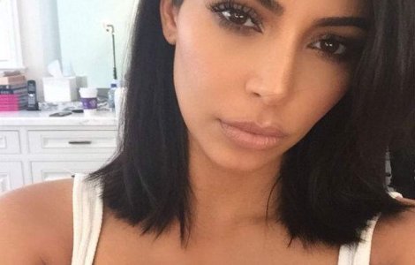  Foto  Kanye West a facut publice mai multe poze nud cu sotia sa