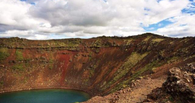  Top  Locuri de o frumusete aparte! Cele mai IMPRESIONANTE lacuri vulcanice