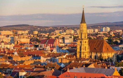 Cluj Never Sleeps: Spectacole stradale si proiectii de film