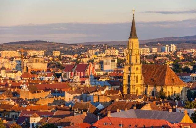 Cluj Never Sleeps: Spectacole stradale si proiectii de film in aer liber