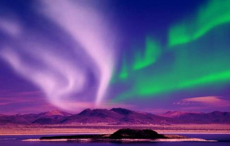  Foto  Spectacol pe cerul noptii: aurora boreala, surprinsa in imagini