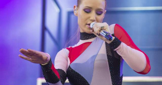 Video  Iggy Azalea incearca sa cante rap si esueaza lamentabil