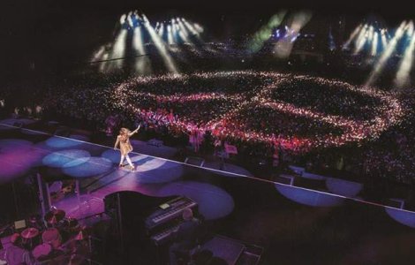  Video  Celine Dion isi reia cariera artistica