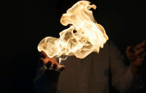  Video  10 trucuri magice pe care le poti face cu focul