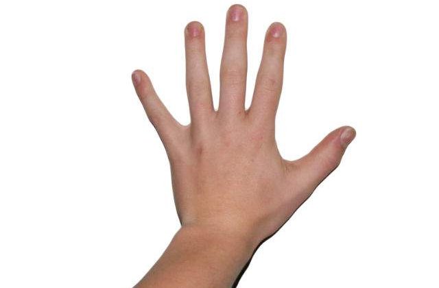 Sunt un barometru al sanatatii! Ce BOLI pot fi tradate de aspectul UNGHIILOR