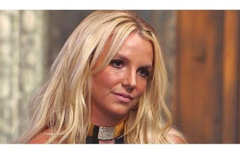 Britney Spears a revenit pe bancile scolii