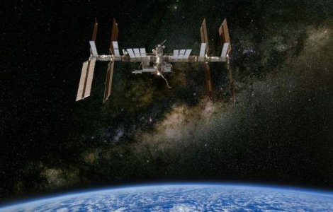 Primul echipaj de astronauti care va petrece un an in spatiu a ajuns pe ISS