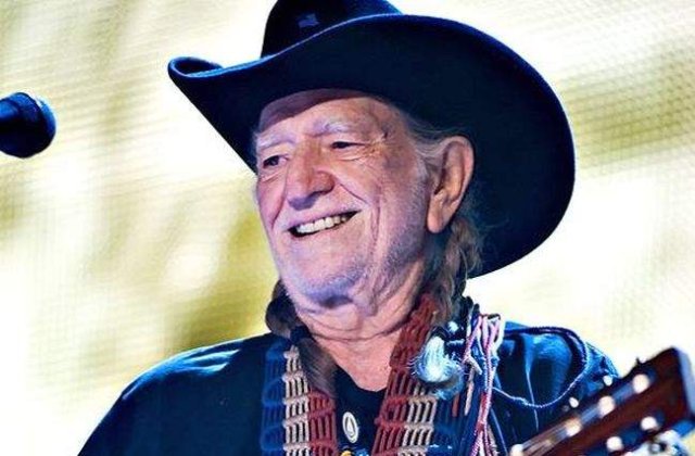 Willie Nelson vrea sa lanseze un brand de produse pe baza de marijuana