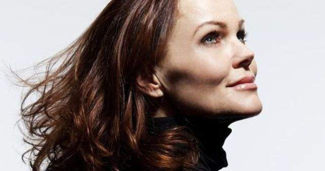 Cantareata Belinda Carlisle, operata la ambele solduri